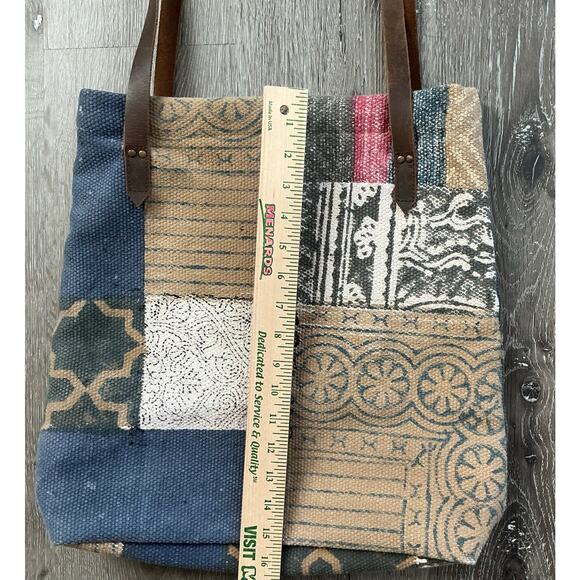 Signals Brand Unique Burlap Stamped Design Tote Bag Leather Handles Art - Picture 3 of 11
